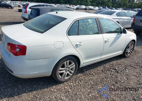 2007 Volkswagen Jetta Wolfsburg Edition z USA, uszkodzony, nr VIN 3VWEG71K37M131342